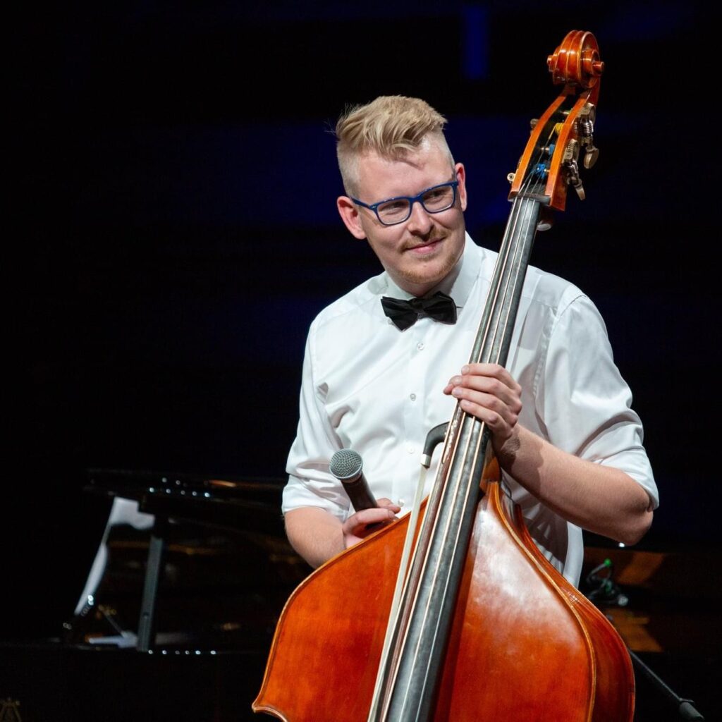 Lørdag d. 18. juli kl. 14.00 Einars Everss